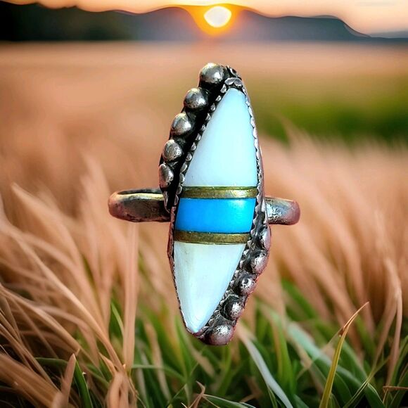 Vintage Navajo Turquoise & Mother of Pearl Sterling Silver Old Pawn Ring 6.25 - Picture 1 of 10
